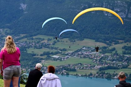 Un parapentiste meurt après une chute de 200m dans le lac d’Annecy