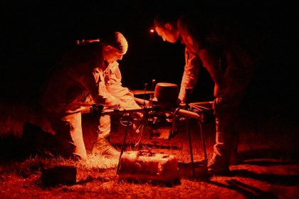 Les frappes ukrainiennes sur une base aérienne russe montrent comment les drones ont transformé la guerre moderne