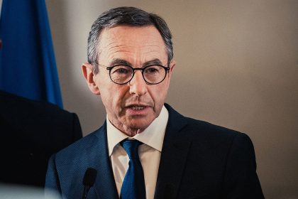 Tunisien tué dans le Var : le racisme, « un poison qui tue » et « un acte antifrançais », dénonce Bruno Retailleau