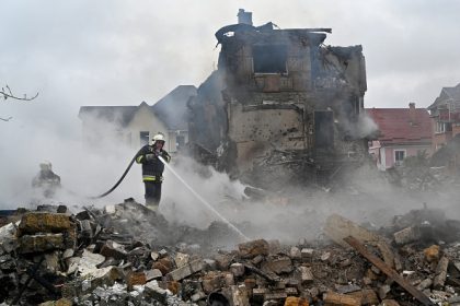 Frappe de drones en Ukraine : un pompier découvre les corps sans vie de sa femme, de sa fille et de son petit-fils lors d&rsquo;une intervention