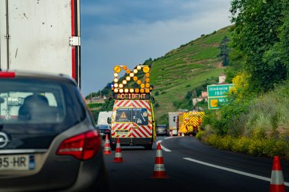 Accident sur l’A7 : une centaine d’automobilistes sanctionnés pour avoir filmé