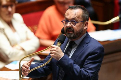 « La psychiatrie va mal » : le ministre Yannick Neuder questionné sur la grande cause nationale dédiée à la santé mentale