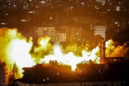 Israël bombarde Beyrouth et affirme que des sites de production de drones étaient ciblés