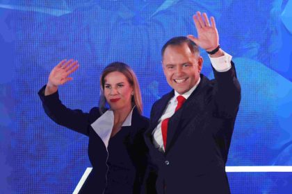 Pologne : Karol Nawrocki, historien nationaliste, élu au terme d&rsquo;un scrutin serré