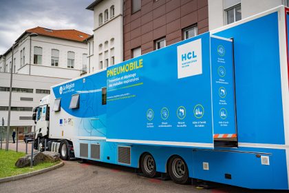 Le pneumobile : un camion avec scanner et unité de soins embarquée pour dépister les cancers du poumon