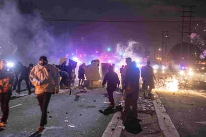 Émeutes anti-expulsions : Donald Trump mobilise 2000 membres de la Garde nationale en Californie