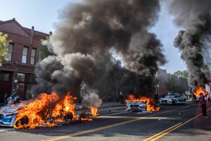 Émeutes de Los Angeles : certains groupes de manifestants auraient des liens étroits avec le PCC selon une enquête du Congrès