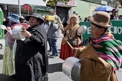 Bolivie : des milliers de paysans défilent à La Paz contre la crise économique