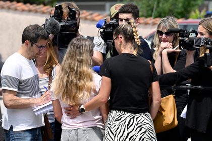 « C&rsquo;était quelqu&rsquo;un de très souriant, de très gentil » : qui était Mélanie, la surveillante poignardée par un collégien à Nogent ?