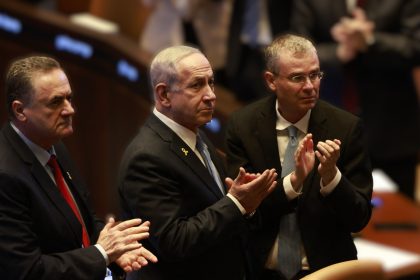 L&rsquo;Iran frappe Israël, qui promet de « riposter avec force à la violation du cessez-le-feu »