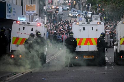 Irlande du Nord : plusieurs jours d’émeutes, déclenchées après une tentative de viol d’une jeune fille