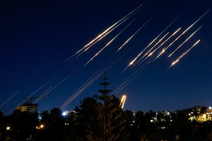 Donald Trump affirme que des réunions sont en cours pour mettre fin aux frappes israélo-iraniennes et que la paix sera pour « bientôt »