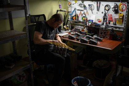 Ukraine : sur le front, la montée en puissance des drones russes redessine la logistique