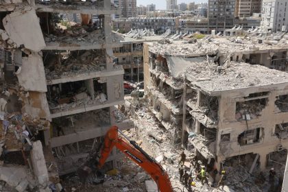 Israël et l&rsquo;Iran se livrent à des frappes pour la troisième journée consécutive, alors que Netanyahou promet un « prix élevé » pour la mort de civils