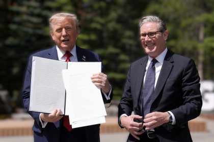 Trump vante les mérites de l&rsquo;accord commercial entre les États-Unis et le Royaume-Uni signé au G7