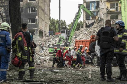 La Russie frappe Kiev avec des missiles et des drones, tuant 14 personnes