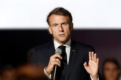 Situation internationale : Emmanuel Macron appelle à un débat à l&rsquo;Assemblée nationale, en attendant de réunir les formations politiques