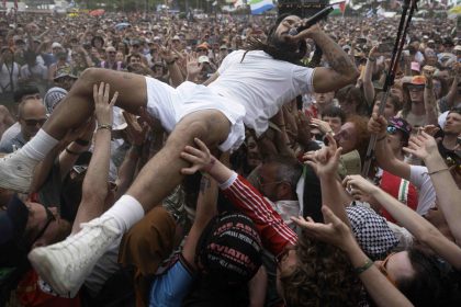 Le Premier ministre britannique condamne le slogan « Mort à l&rsquo;armée israélienne » scandé par un rappeur au festival de Glastonbury