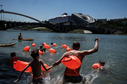 À Lyon, une baignade sous surveillance dans le Rhône pour échapper à la canicule