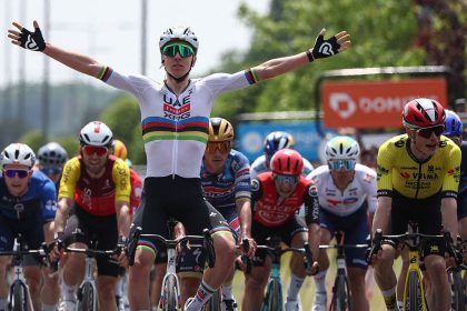 Pogacar remporte l&rsquo;étape-reine du Critérium du Dauphiné en solitaire et conforte son maillot jaune