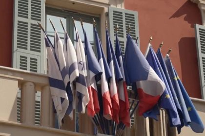 La justice ordonne le retrait des drapeaux israéliens du fronton de la mairie de Nice