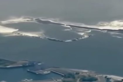 Le tsunami frappe les côtes russes à Kamtchatka, où des bâtiments sont engloutis sous l&rsquo;eau