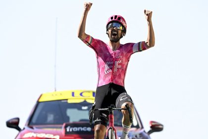 Tour de France : le grand numéro de Ben Healy en solitaire, le dégazage de Pogacar