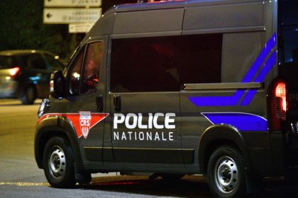 Limoges : une centaine d&rsquo;individus cagoulés et armés attaquent des véhicules, 10 policiers blessés