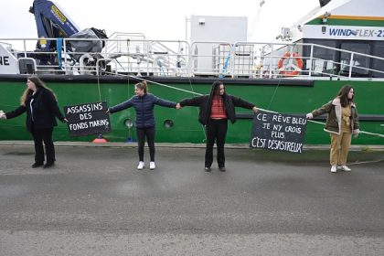Protection des milieux marins : contre le chalutage de fond, l’association Bloom attaque l’État français