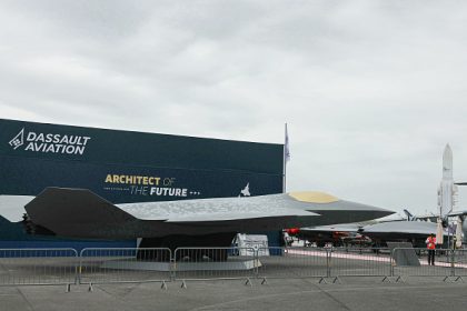 Avion de combat européen Scaf : Airbus veut continuer malgré les critiques de Dassault