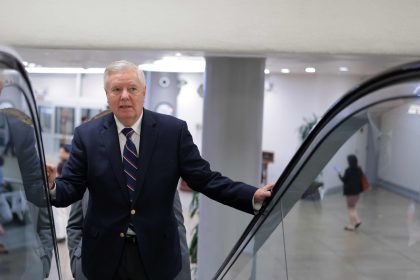 Ukraine : un sénateur américain défend des sanctions drastiques contre la Russie