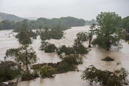 Une inondation historique frappe le Texas, une première en 100 ans