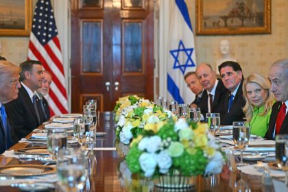 Donald Trump reçoit Benyamin Netanyahou à la Maison-Blanche alors que les efforts se multiplient pour obtenir un cessez-le-feu à Gaza et un accord de paix avec l&rsquo;Iran