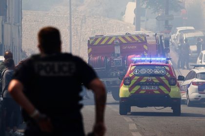 Incendie au nord de Marseille : le feu a atteint la ville, les habitants appelés à se confiner