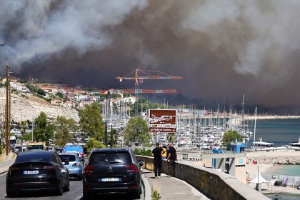 Marseille : l’incendie reste actif, mais l’intensité diminue