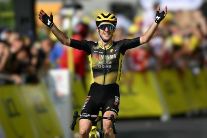 Tour de France : Simon Yates s&rsquo;impose en solitaire au Mont-Dore, Ben Healy prend le maillot jaune à Pogacar