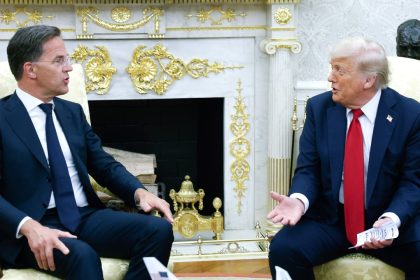 Le chef de l&rsquo;OTAN met en garde la Chine, l&rsquo;Inde et le Brésil quant à des sanctions relatives au commerce du pétrole russe