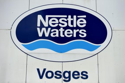 Affaire des eaux en bouteille : le siège de Nestlé perquisitionné à Issy-les-Moulineaux