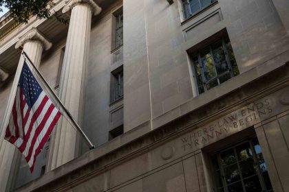 Un haut responsable du Département américain de la Justice souhaite rencontrer Ghislaine Maxwell, ancienne associée de Jeffrey Epstein