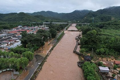 De fortes inondations dans le nord de la Chine font au moins 30 morts ; des milliers de personnes sont évacuées sous des précipitations record