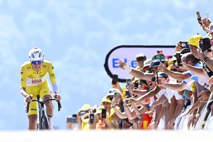 Tour de France  : « je ne suis pas intouchable mais j&rsquo;essaie de l’être », explique Pogacar