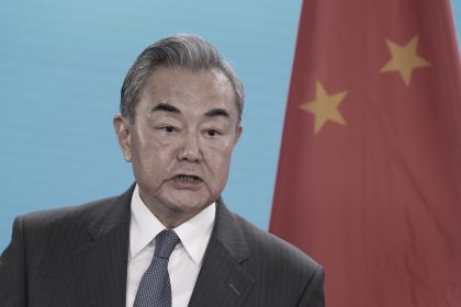 Pékin ne souhaite pas que la Russie perde face à l&rsquo;Ukraine, déclare le  ministre chinois des Affaires étrangères