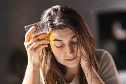 La consommation d’alcool accroît le risque de lésions cérébrales et de mort prématurée