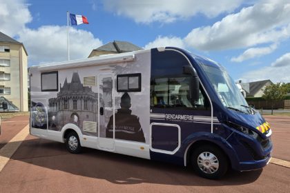 Treize camping-cars issus d’un trafic offerts par la Macif à la gendarmerie