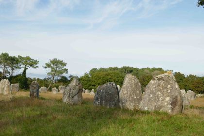Mégalithes contre éoliennes : malgré le classement à l’Unesco, le patrimoine archéologique menacé