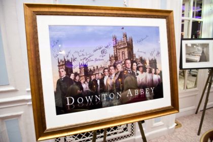 Pour les fans de la série Downton Abbey, une exposition et des enchères avant le clap de fin
