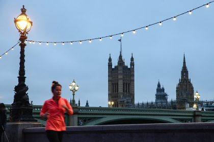 Crachées, traquées, harcelées : des policières se déguisent en joggeuses pour traquer les harceleurs à Londres