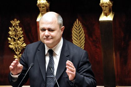 Accusé pour emploi illégal de ses filles, l&rsquo;ex-ministre PS Bruno Le Roux sera jugé en novembre pour détournement de fonds publics