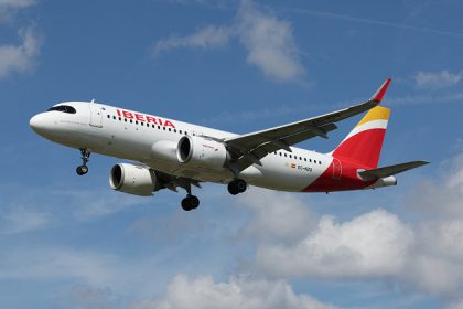 Des passagers juifs reçoivent des plateaux-repas tagués « Free Palestine » sur un vol Iberia