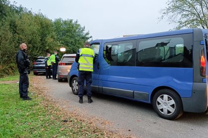 Isère : une rave-party illégale rassemble 1000 personnes, un gendarme blessé, des véhicules de gendarmerie endommagés